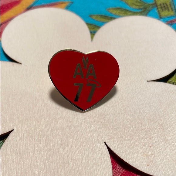 Accessories - Red Heart American Airlines Pin 1977